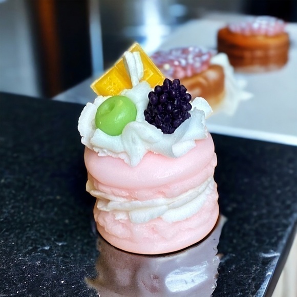 ⚠️SALE Candle // Handmade Life-size Macaroon Shaped  Soy Wax Candle SEND OFFERS - Picture 4 of 4